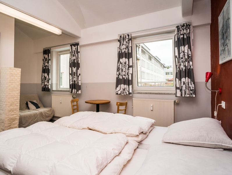 https://www.babelfish-hostel.de/media/Galeryrooms/002 double room.jpg